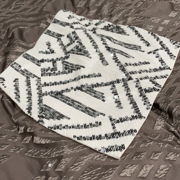 Express sequin mini skirt in size small - Picture 3 of 3